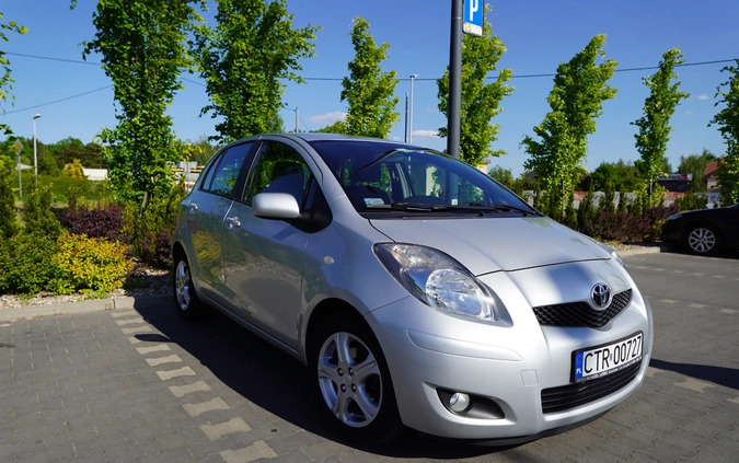 Toyota Yaris cena 18900 przebieg: 213438, rok produkcji 2011 z Toruń małe 172